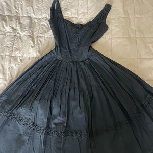 VINTAGE BLACK DRESS